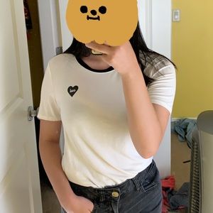 White heart “oui” t-shirt